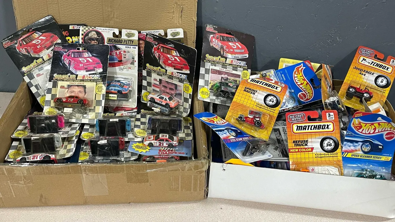Matchbox and Hot Wheels Cars and Trucks (T2)