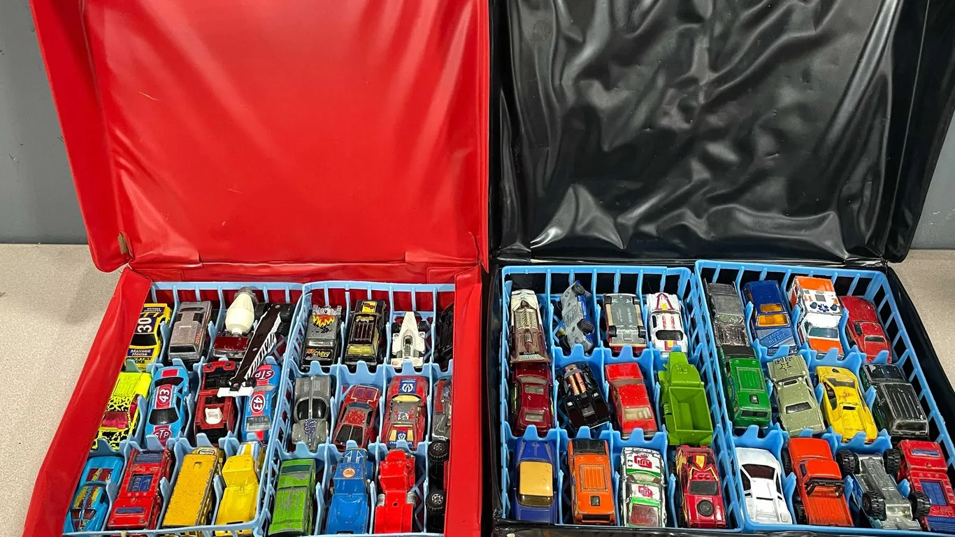 Matchbox and Hot Wheels Cars (T2)