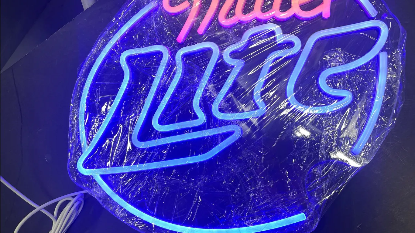 Collectible Miller Lite Neon Light (T2)
