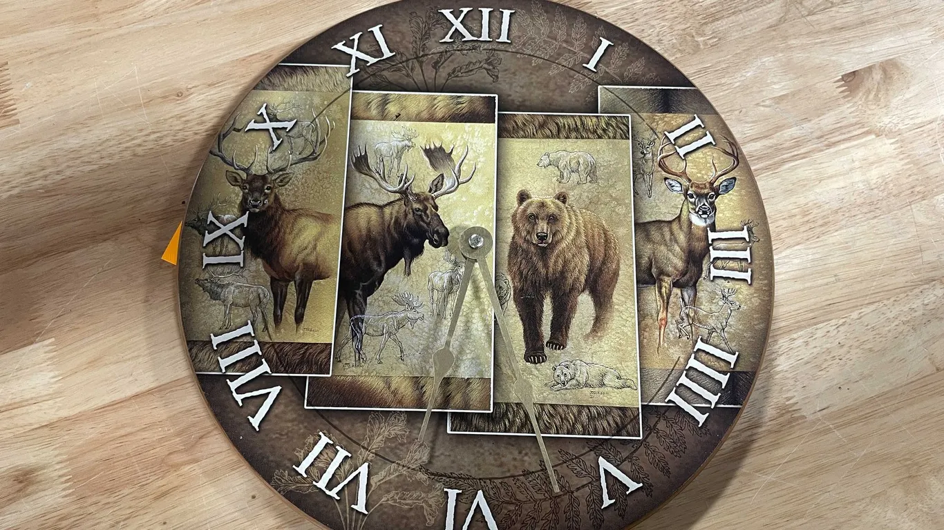 Rustic Lodge Bear Moose Deer Wall Clock (T4)