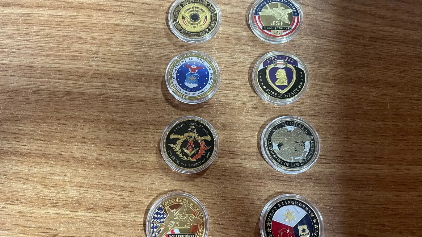 8 Novelty coins (T3)