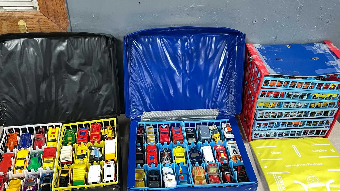 Matchbox and Hot Wheels Cars and Trucks (T2)