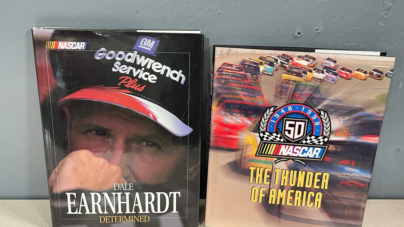 Dale Earnhardt Books (T4)
