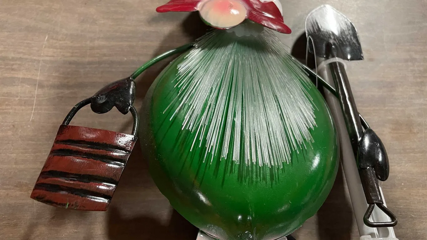 LED Solar Metal Garden Gnome (T3)