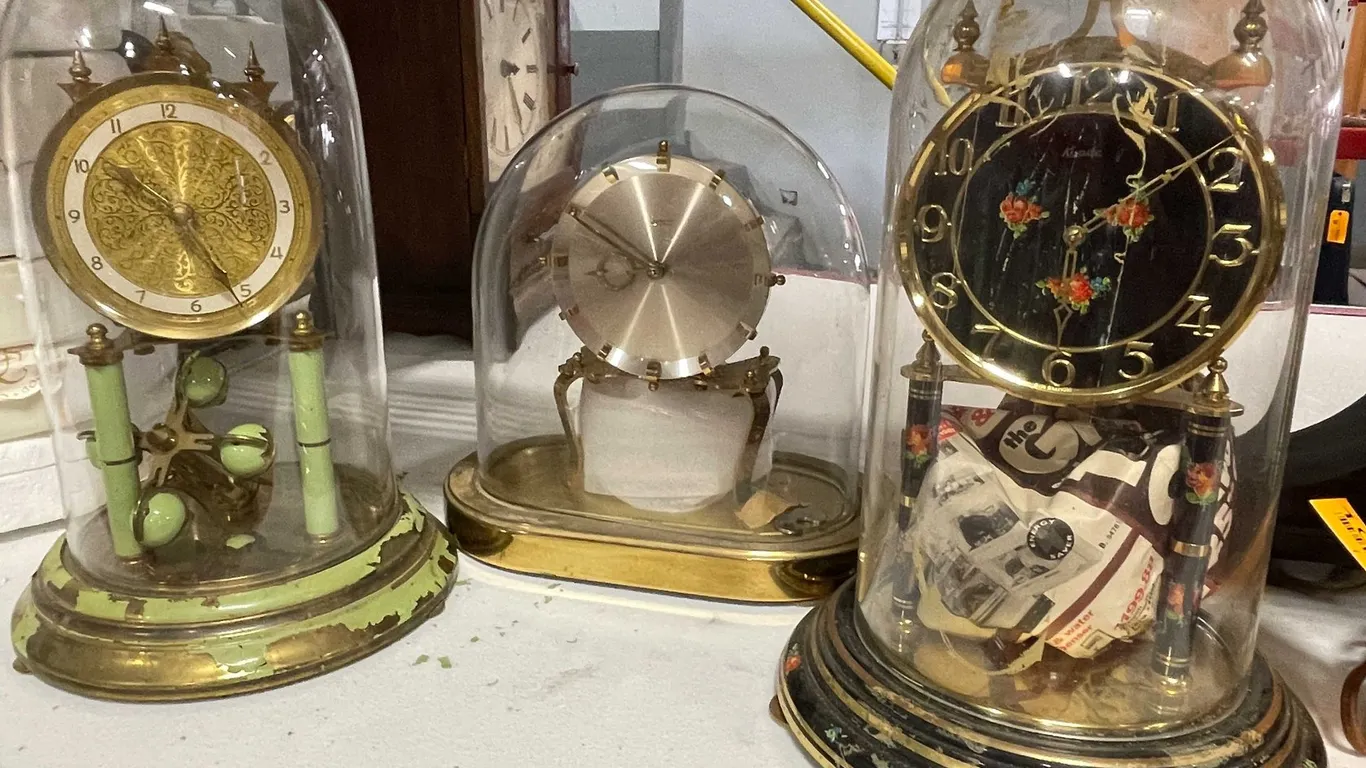 Anniversary Clocks (T3)
