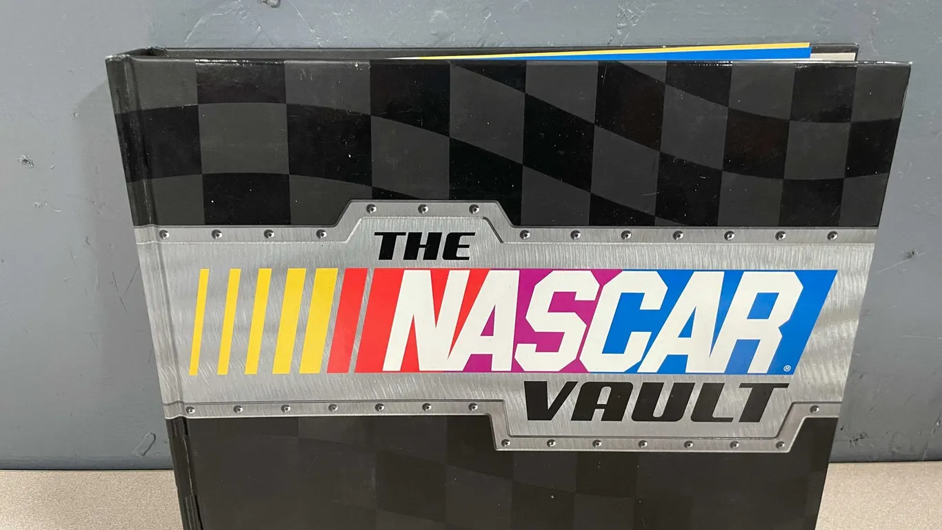 NASCAR Vault Book (T4)