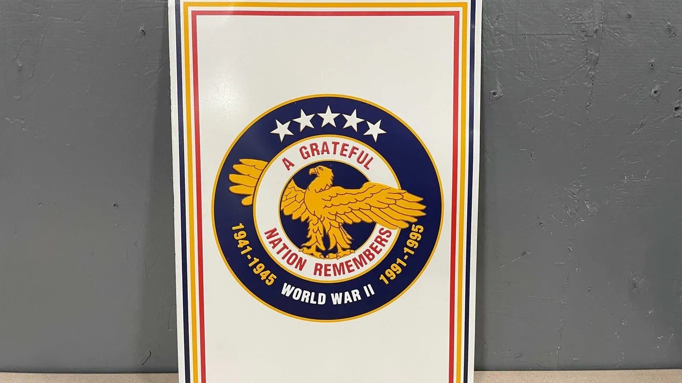 Vintage A Grateful Nation Remembers WWII Metal Sign (T5)
