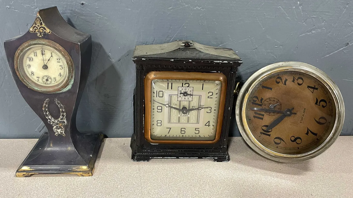 Vintage Clocks (T3)