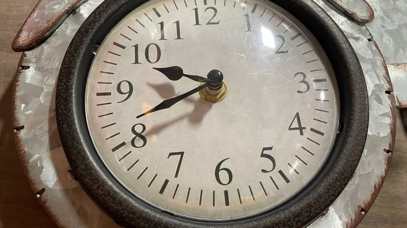 Metal Farm Tractor Wall Clock (T3)