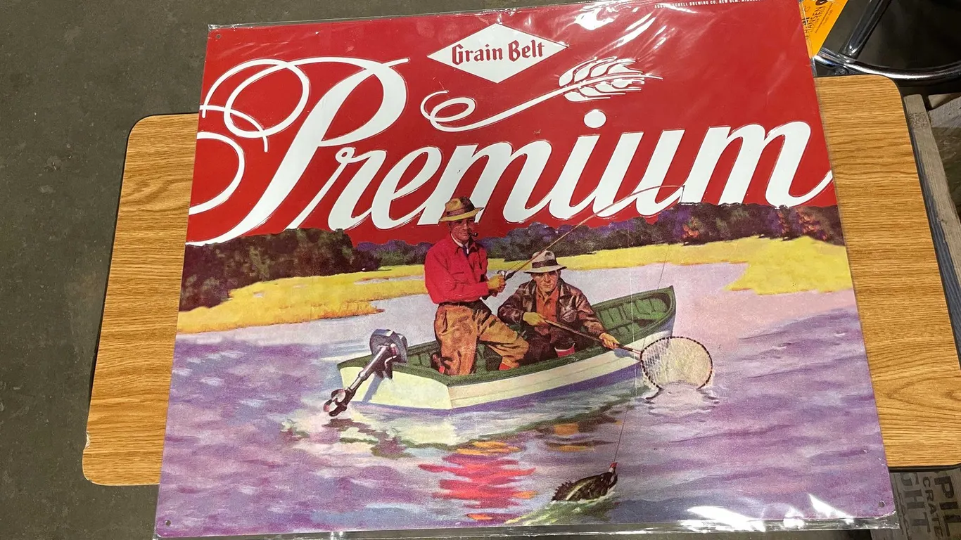 Grain Belt Beer Metal Wall Collectible Advertising (T2)