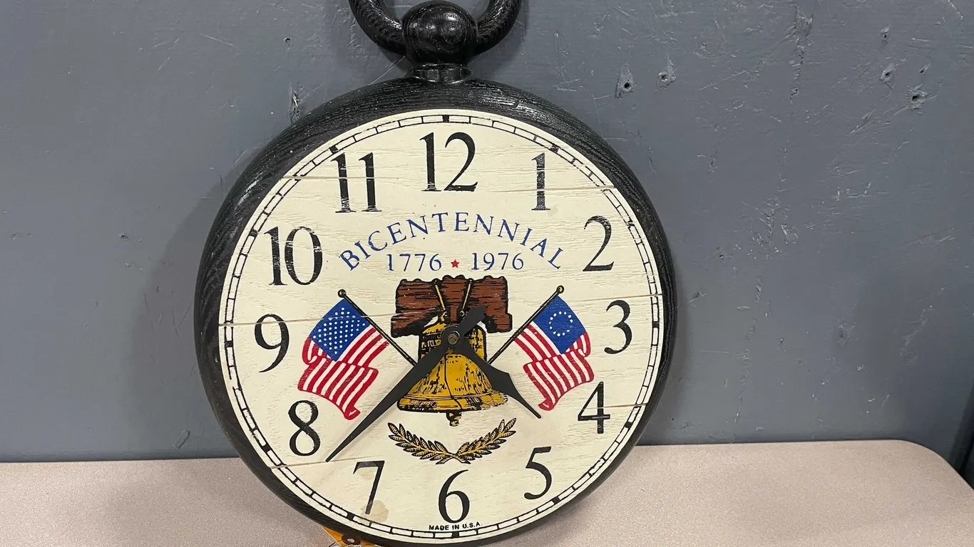 Vintage Bicentennial Wall Clock (T5)