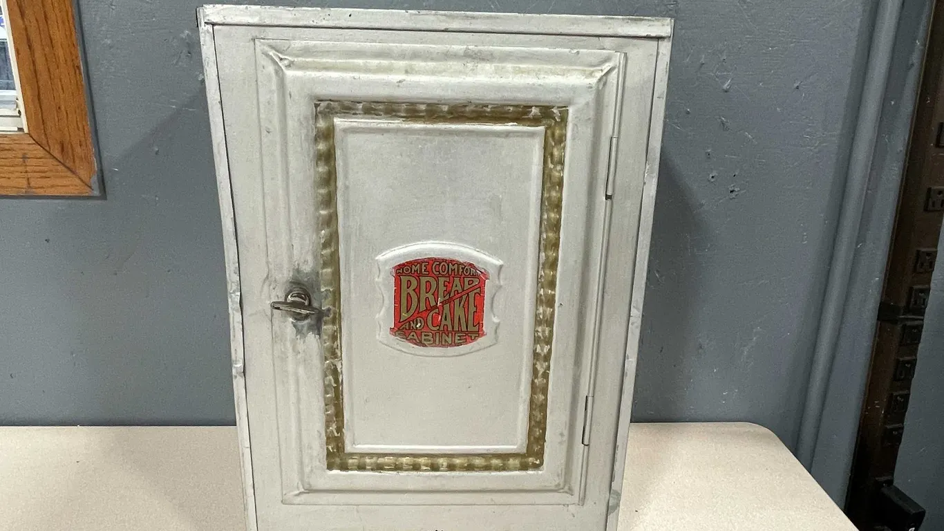 Antique Home Comfort Bread And Cake Cabinet Pie Safe (T5)