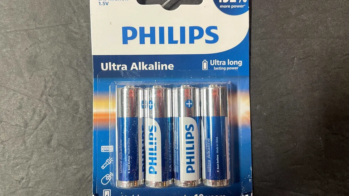 Phillips AA batteries (T3)