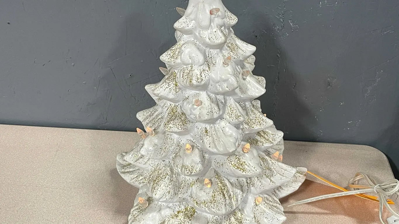Vintage Ceramic Christmas Tree (T5)