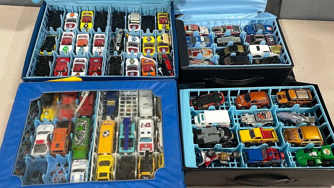 Matchbox and Hot Wheels Cars and Trucks (T2)