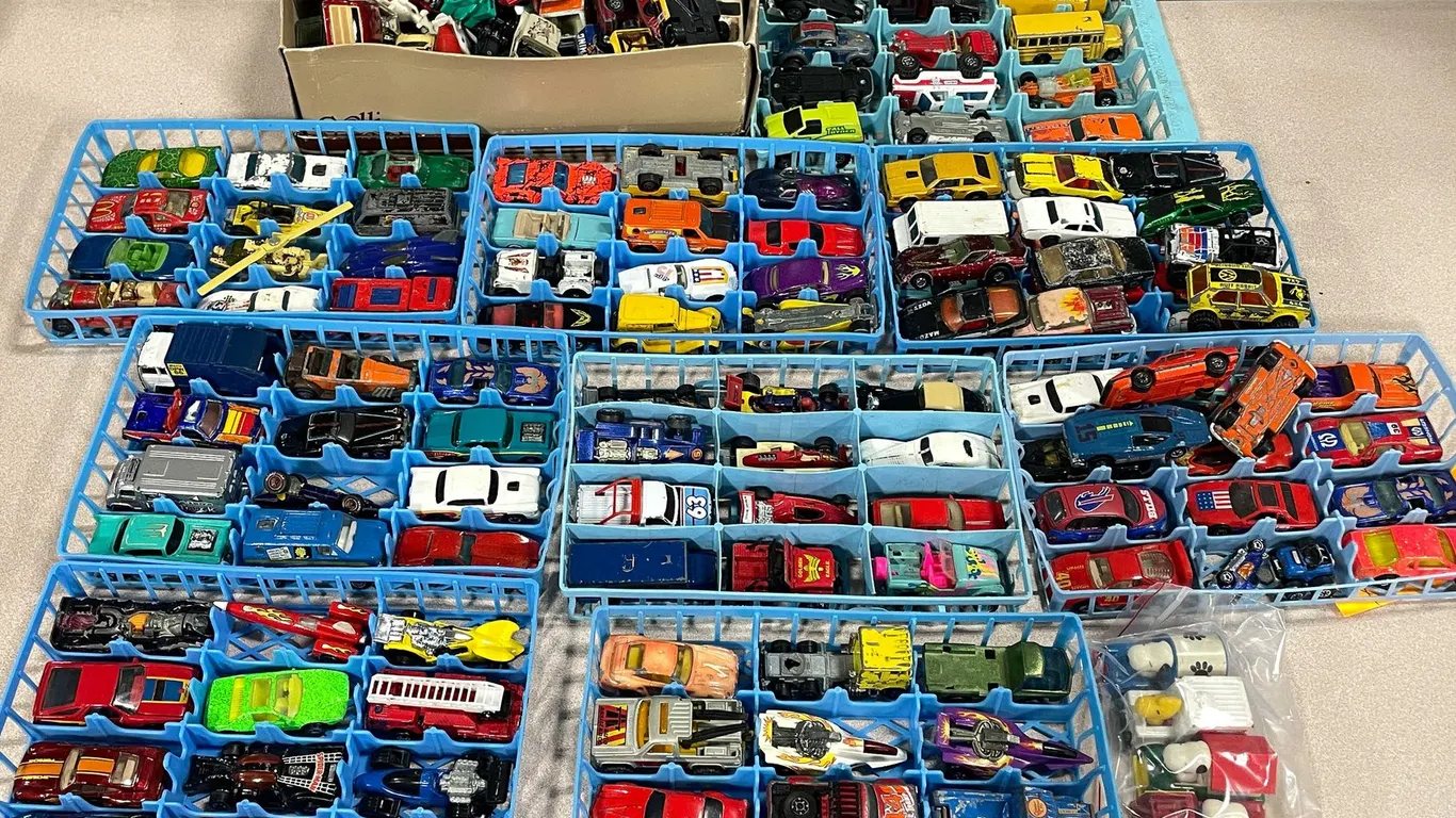 Matchbox and Hot Wheels Cars and Trucks (T2)