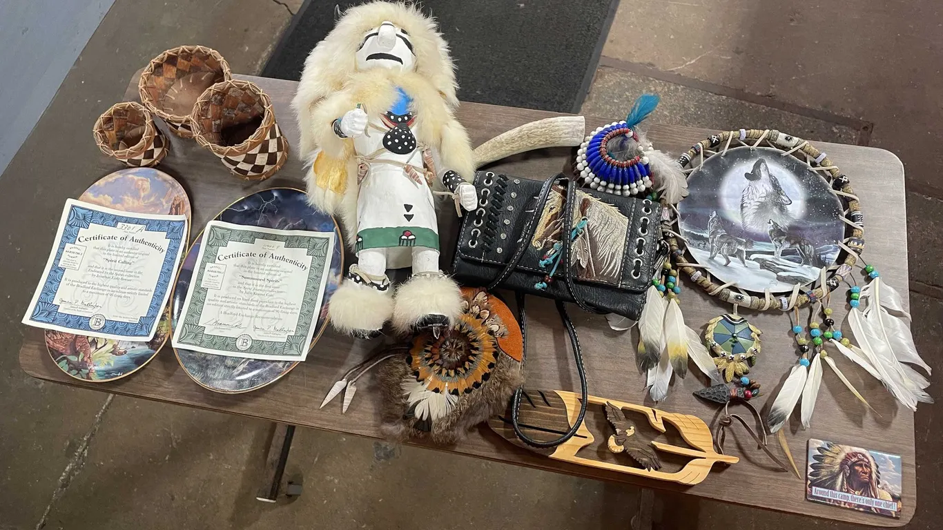 Southwestern Themed Collectors Lot (T5)