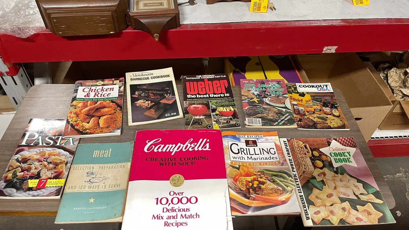 Vintage Cookbooks (T4)