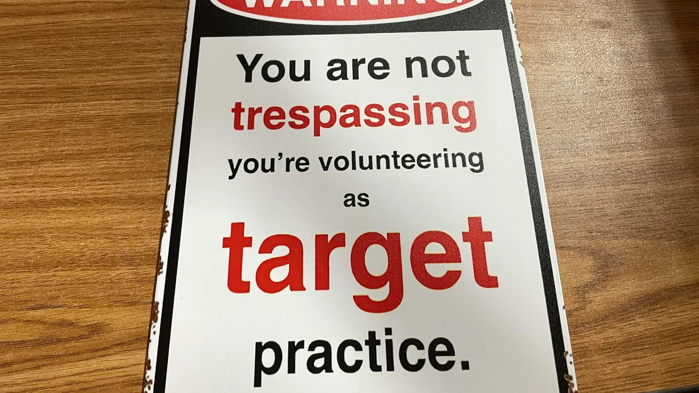 Collectible metal novelty sign (T3)