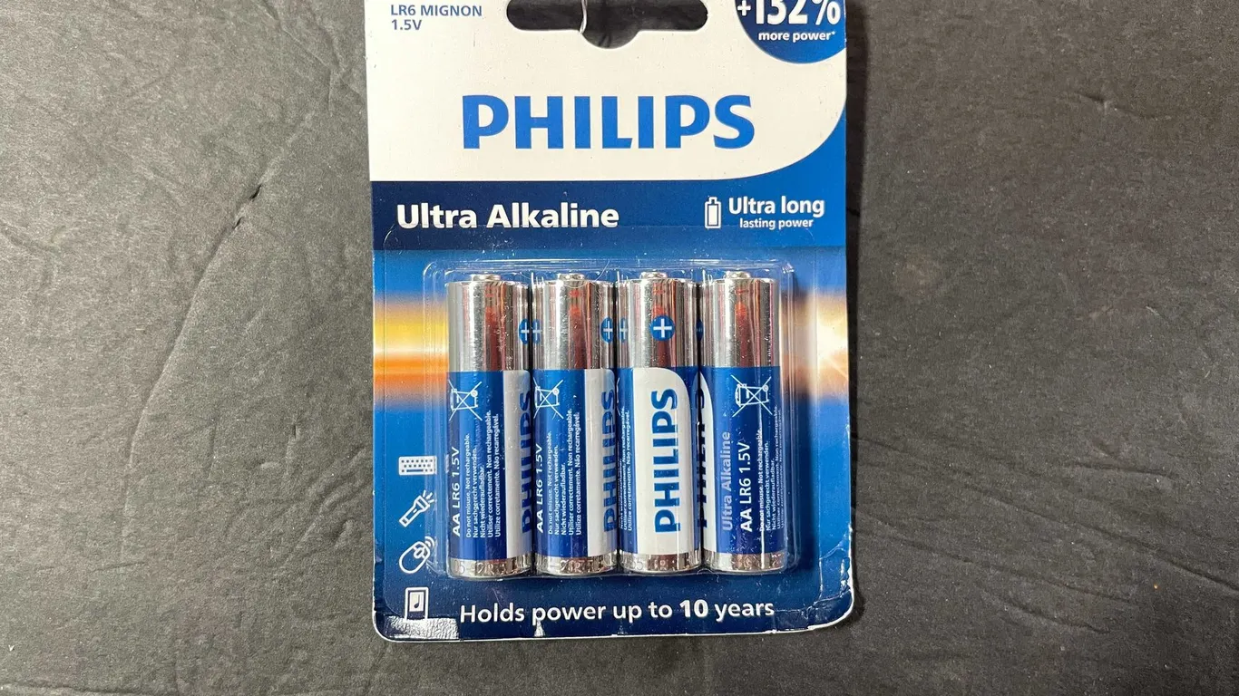 Phillips AA batteries (T3)