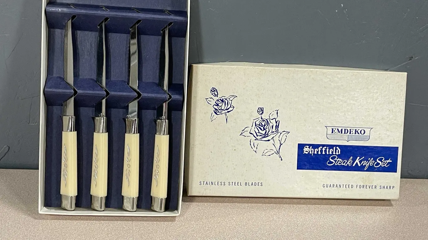 Vintage Emdeko Sheffield Steak Knife Set (T5)