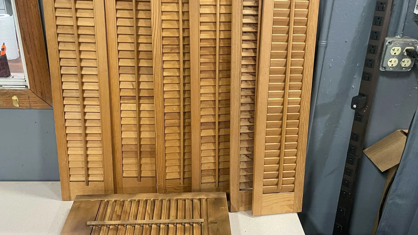 Wood Shutters (T5)