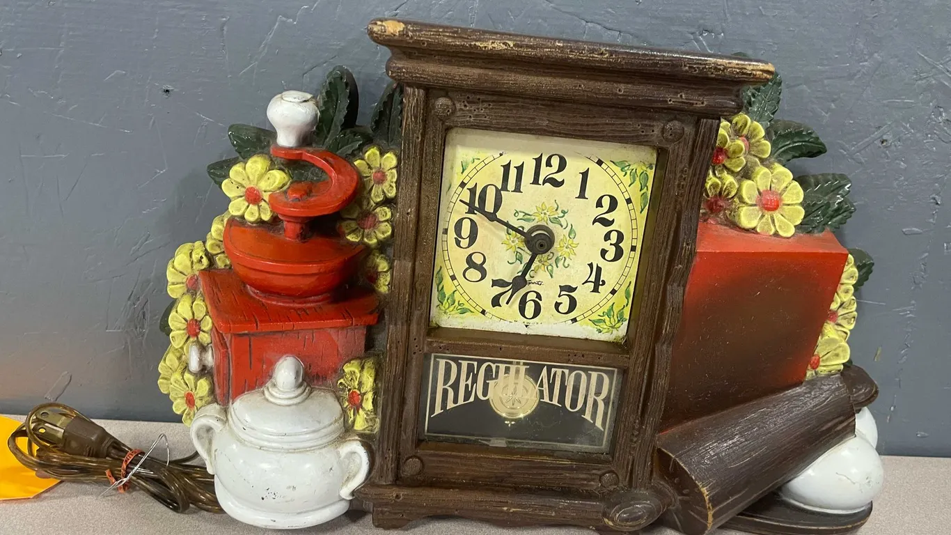 Vintage 1970's Spartus Regulator Kitchen Clock (T5)