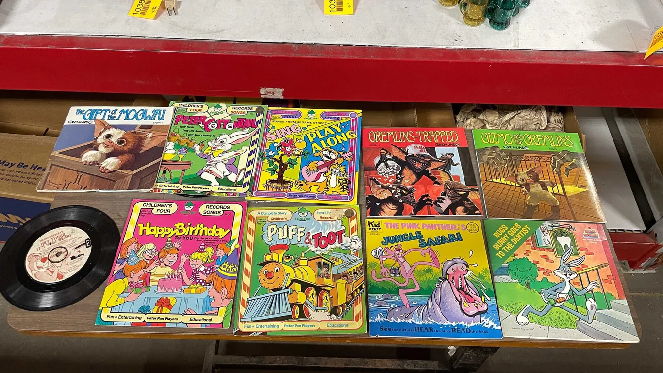 Vintage Record Books (T4)