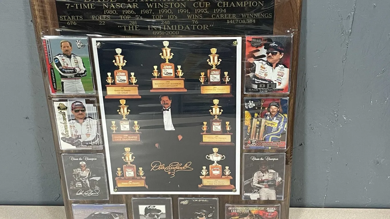 Dale Earnhardt Plaque (T4)