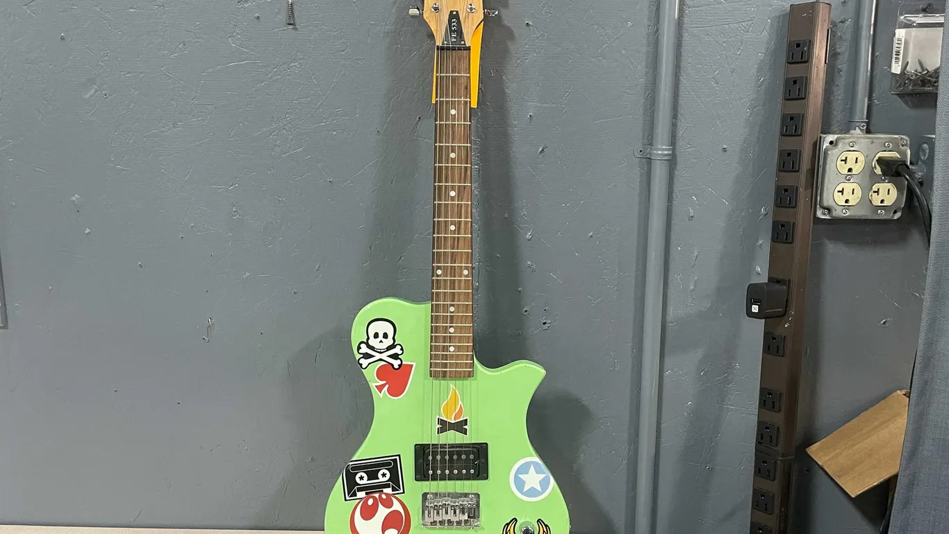 First Act Discovery 6-String Electric Guitar FE533 (T5)