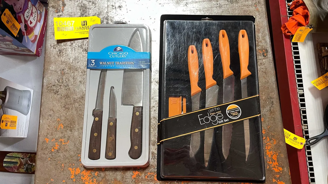 Chicago Cutlery and Fiskars Edge Set (T5)
