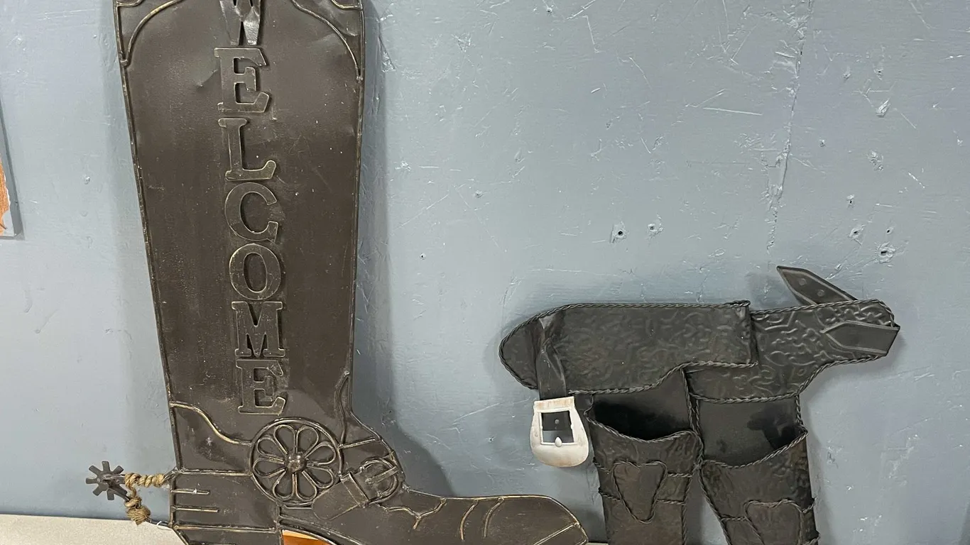 Cowboy Boot Welcome Metal Sign And Metal Gun Holster Sign (T5)