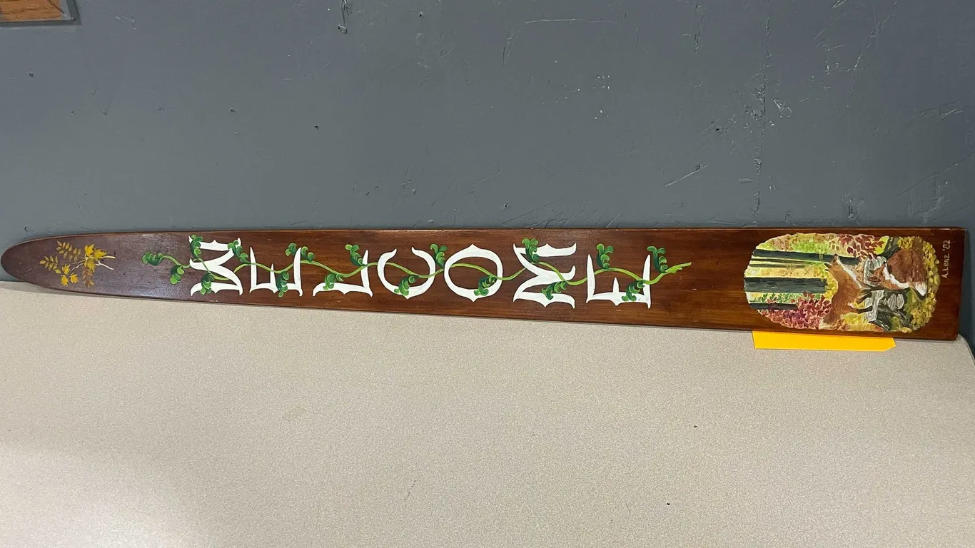 Vintage Vertical Wooden Welcome Sign (T5)