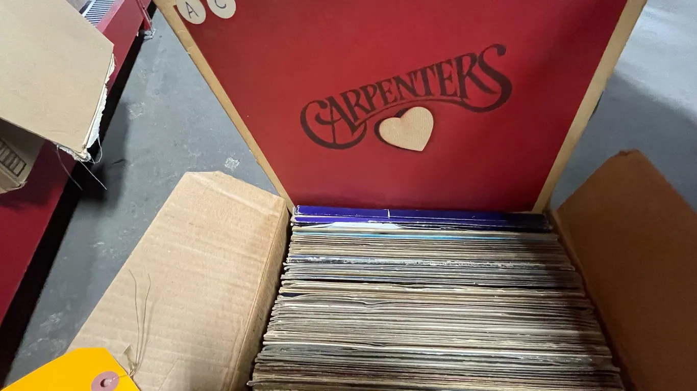 33 Record Albums (T2)