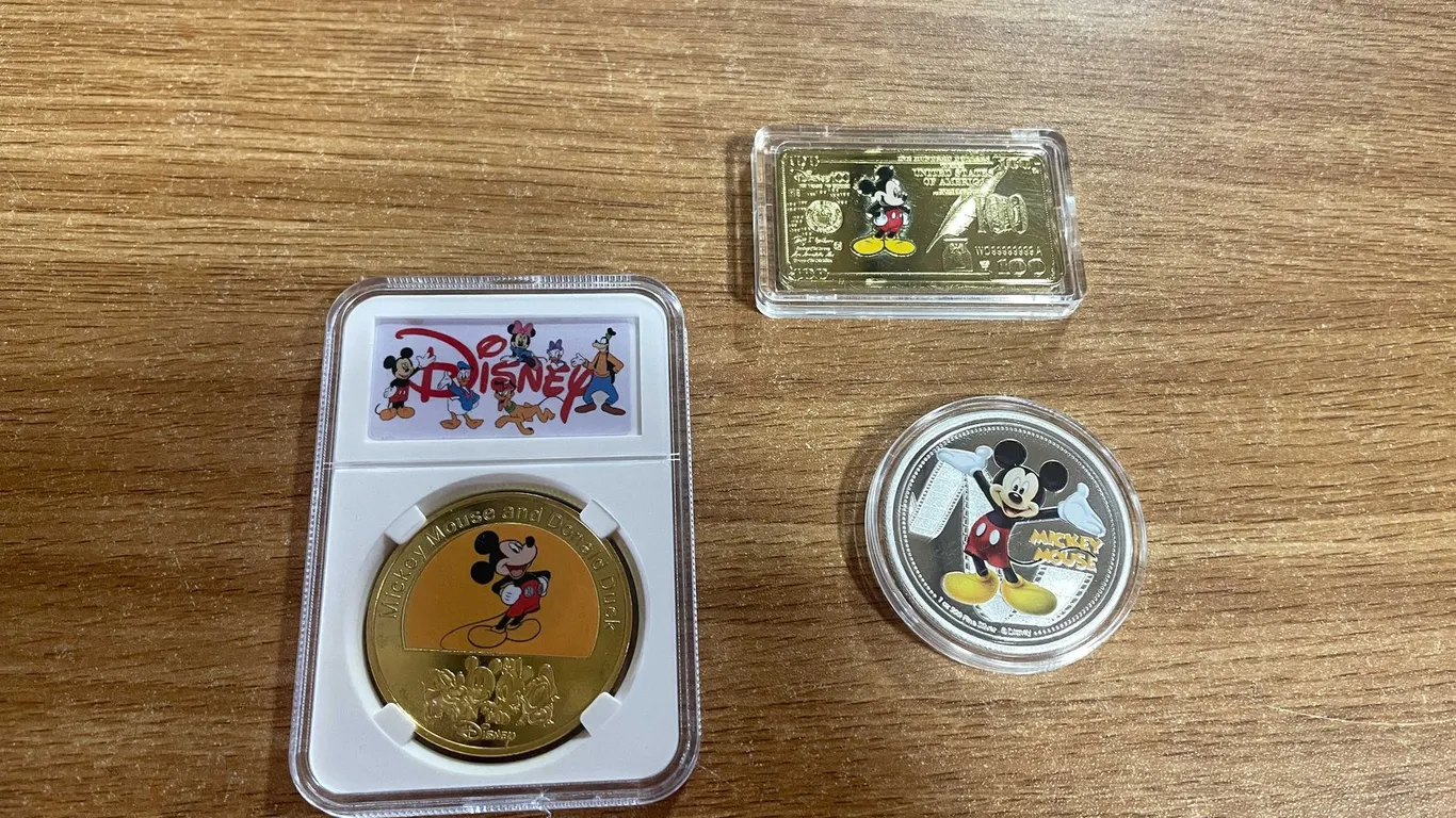 Mickey mouse coins/bar (T3)