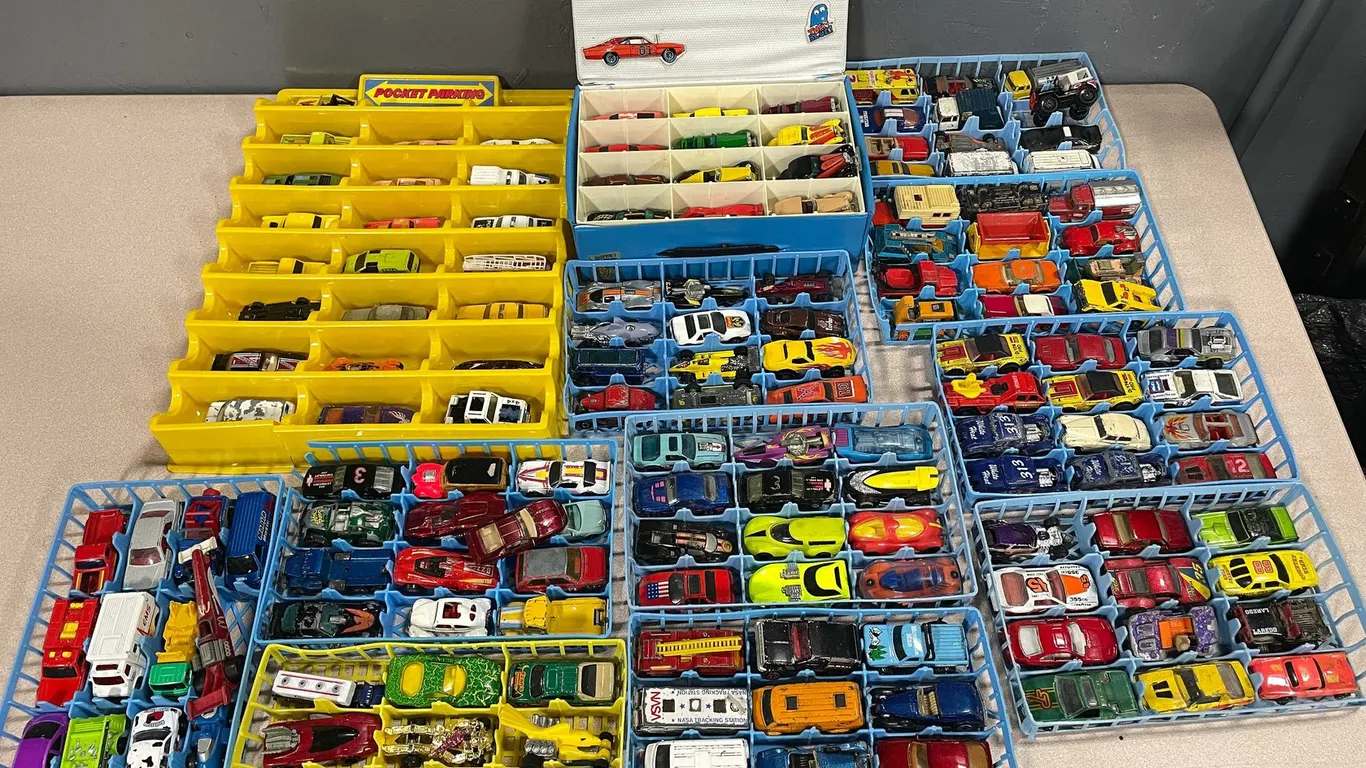 Matchbox and Hot Wheels Cars and Trucks (T2)