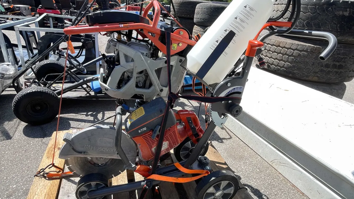 Concrete Saw with Cart (O1)