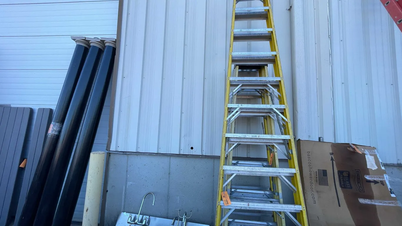 12 Foot Step Ladder (03)
