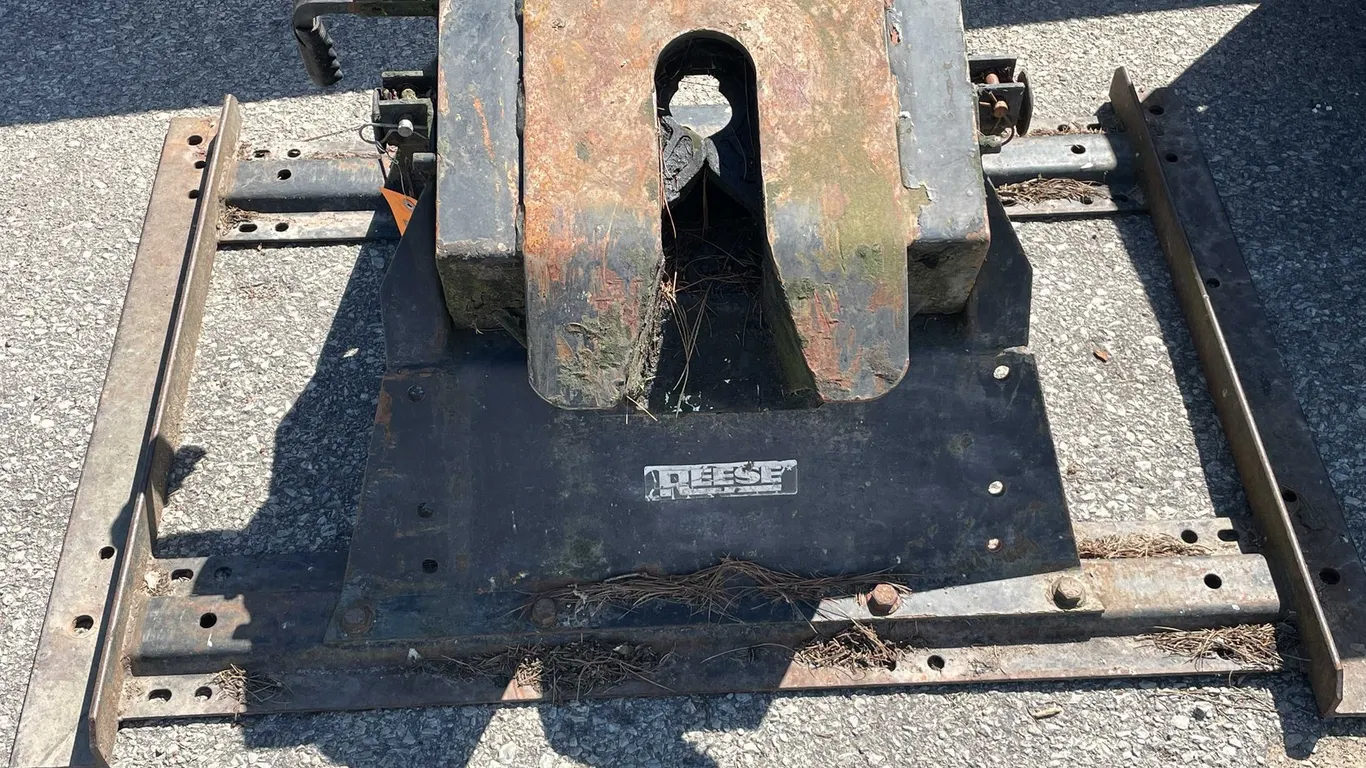 5th Wheel Hitch (O2)