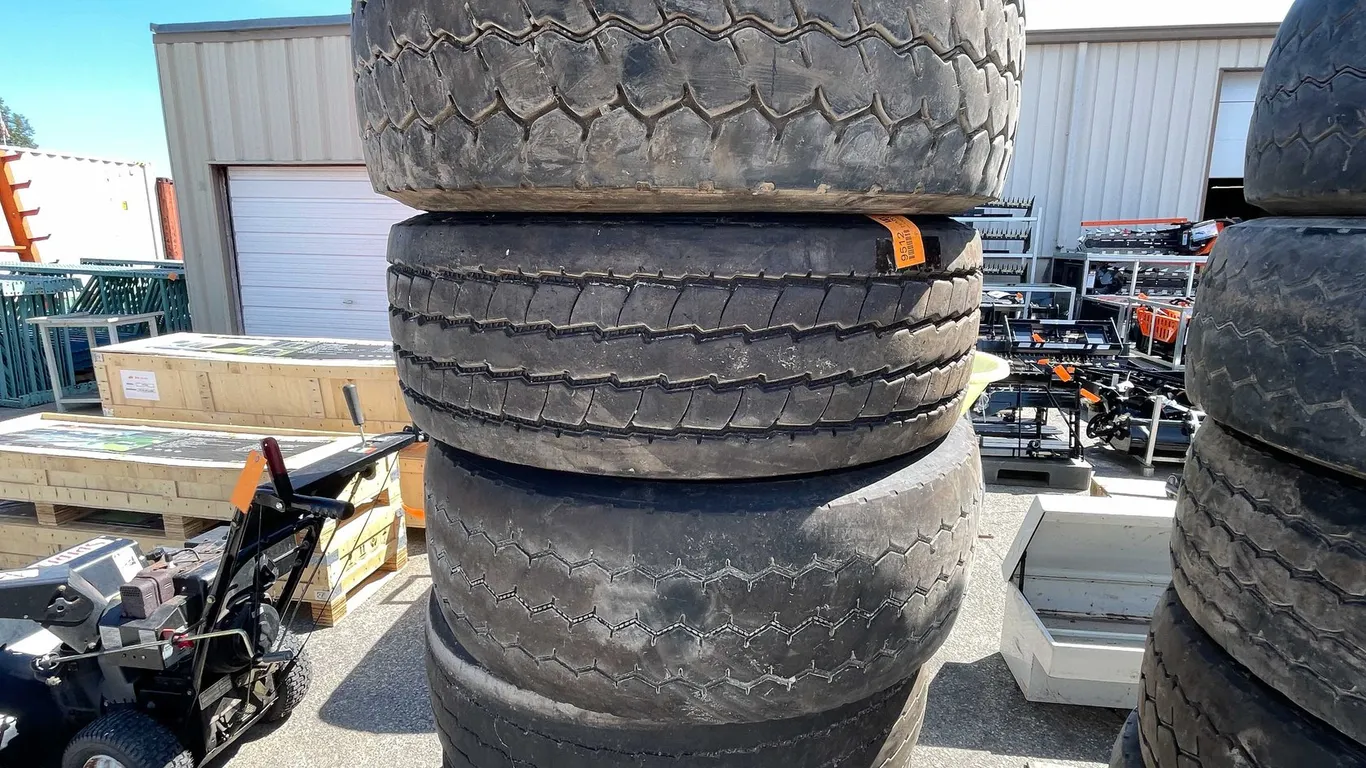 425/65/22.5 Floats (O2)