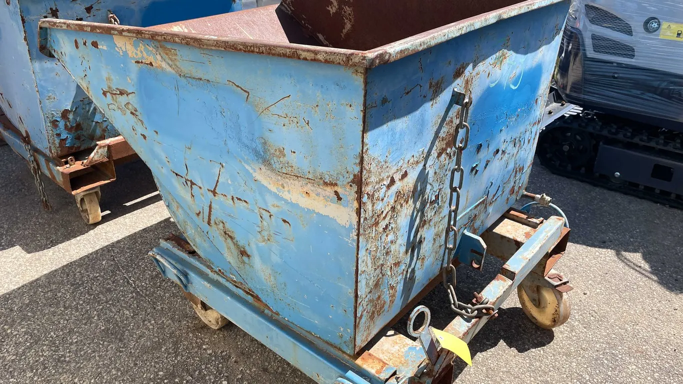 Dump Hopper on Wheels (09)