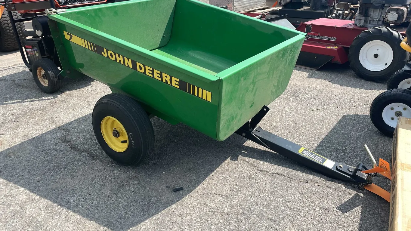 John Deere Lawn and Garden Trailer (O3)