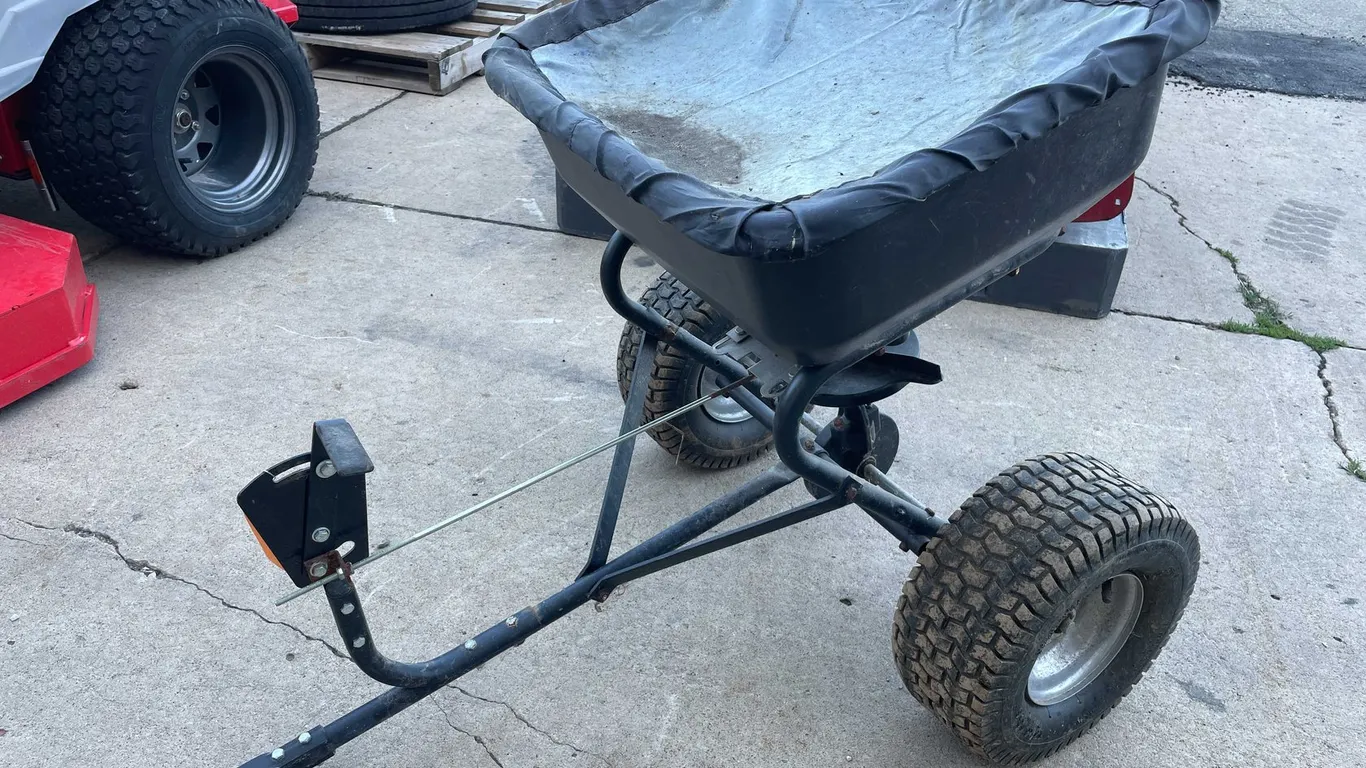 Agri-Fab Seed/Fertilizer Spreader