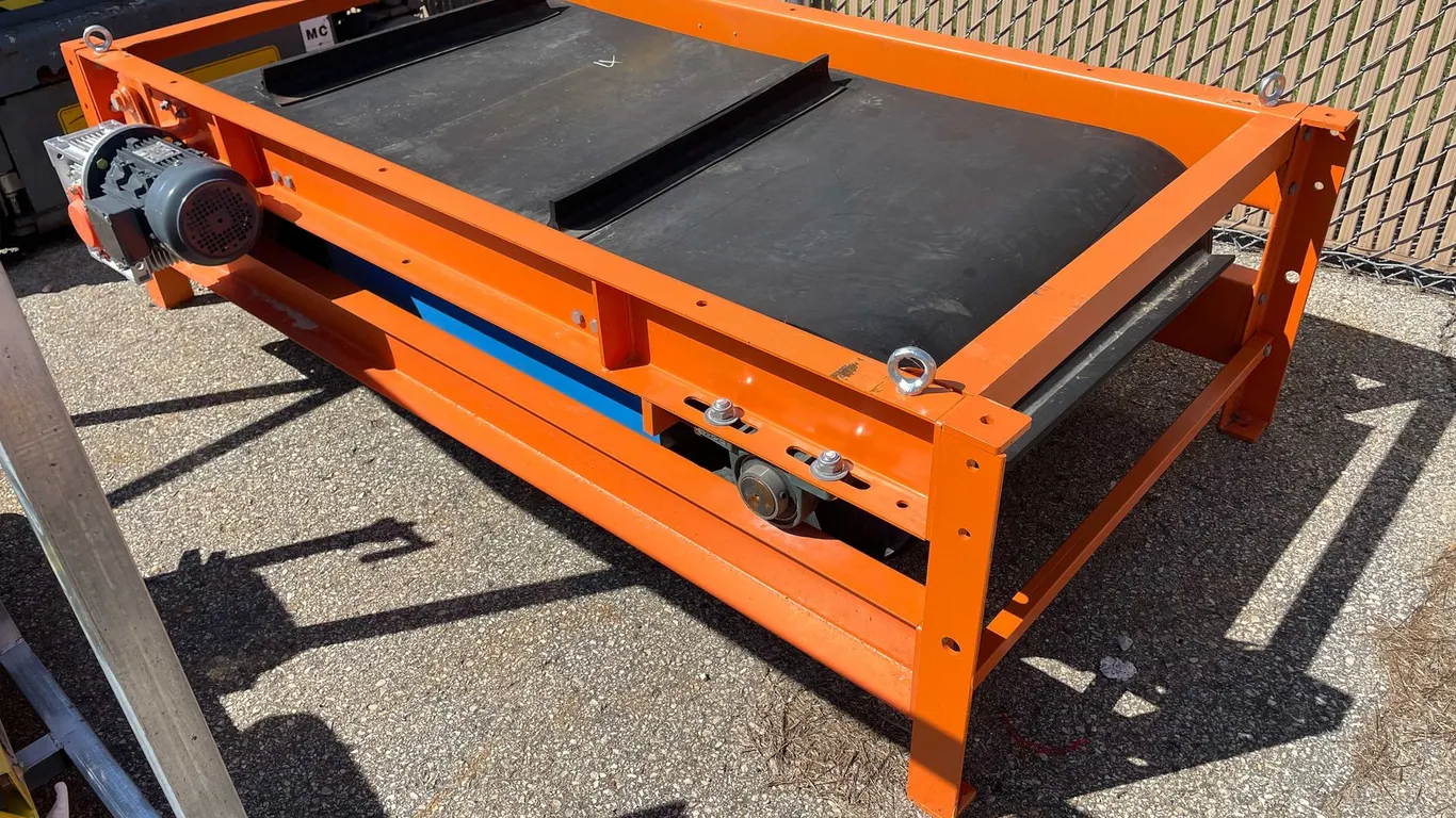 Crossbelt Magnetic Conveyor (O6)