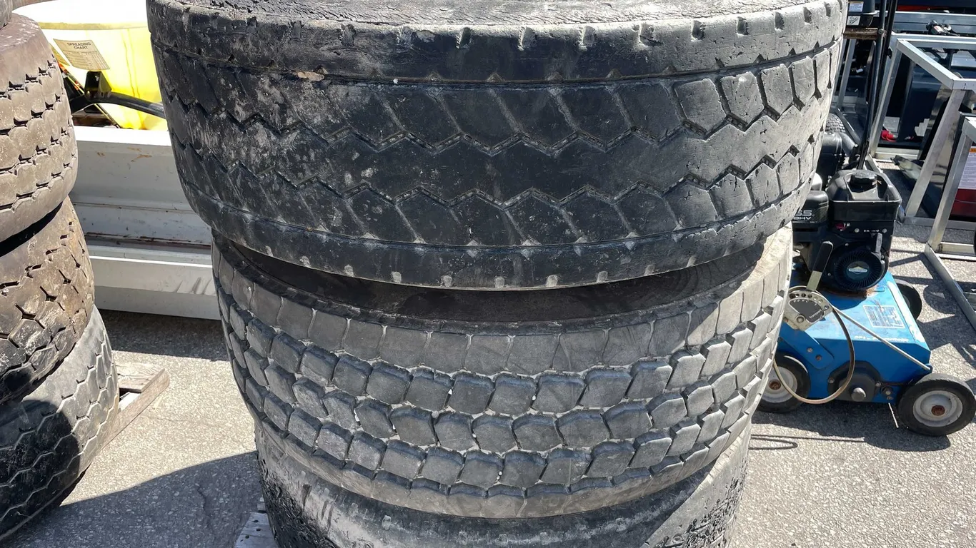 425/65/22.5 Floats with Wheels (O2)