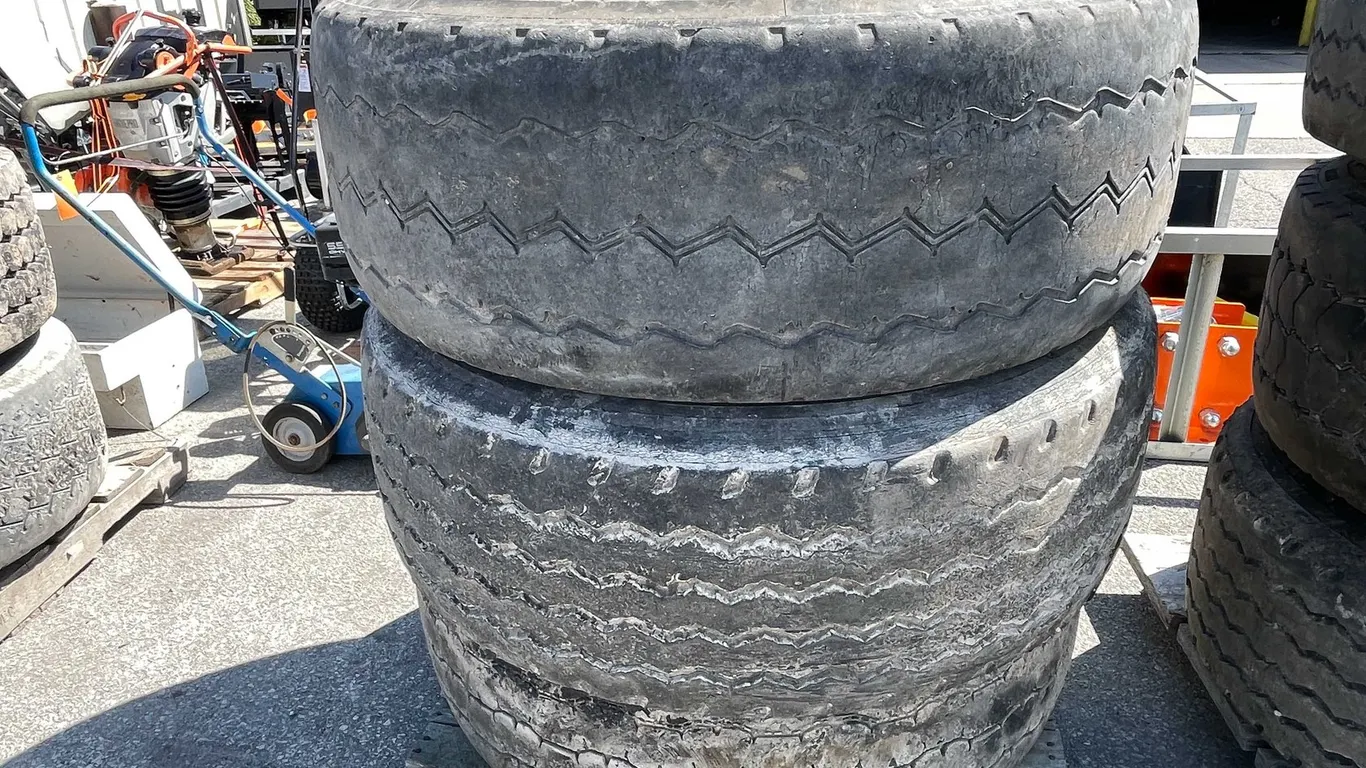 425/65/22.5 Floats with Wheels (O2)