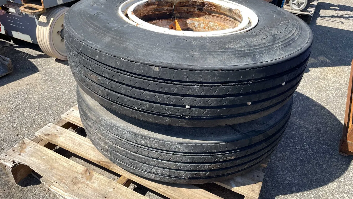 11-22.5 Tires (O10)