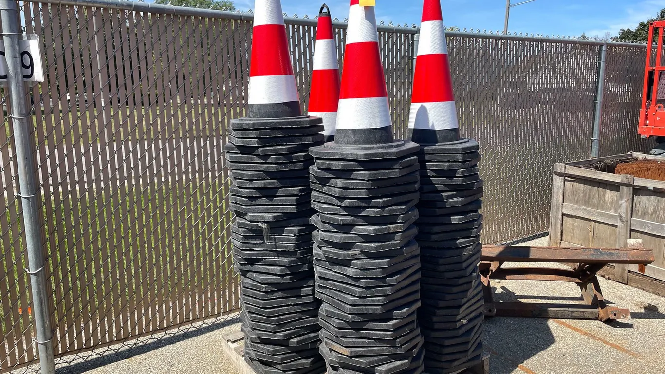 28 Inch Reflective Cones