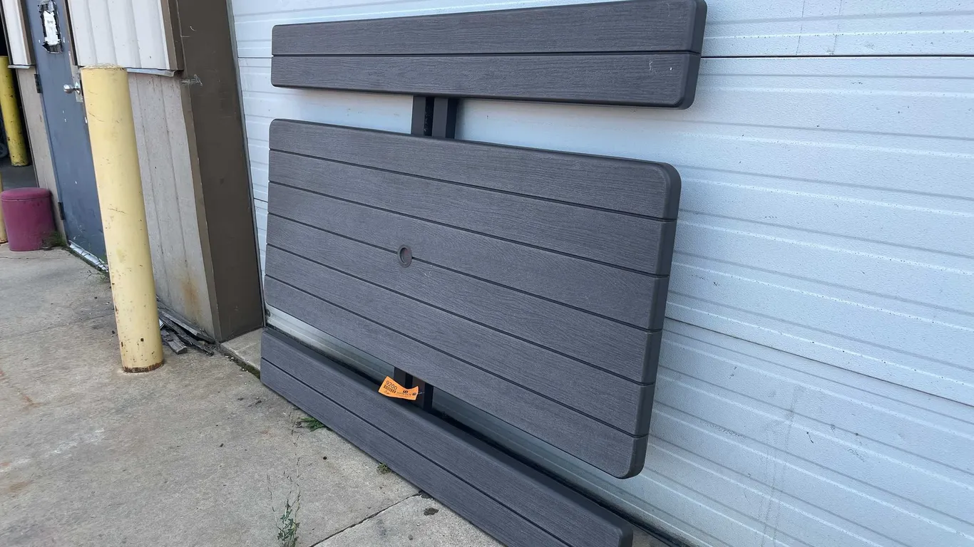 Picnic Table (O3)