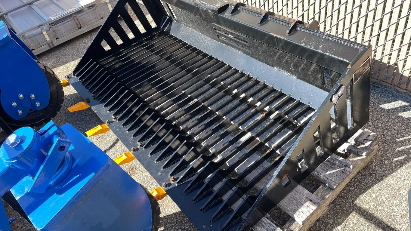 GIYI 66 Inch Skid Steer Rock Bucket